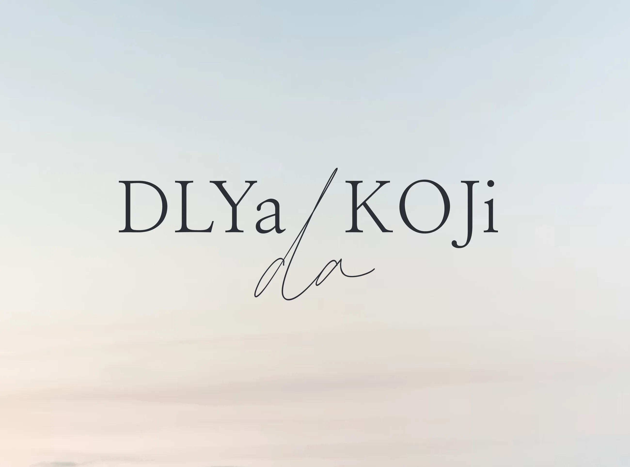 DLYa KOJi da, логотип на нежном градиенте
